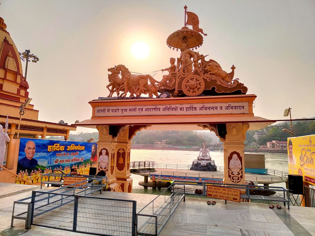 Parmarth Ashram Haridwar – A Serene Spiritual Retreat on the Banks of the Ganga